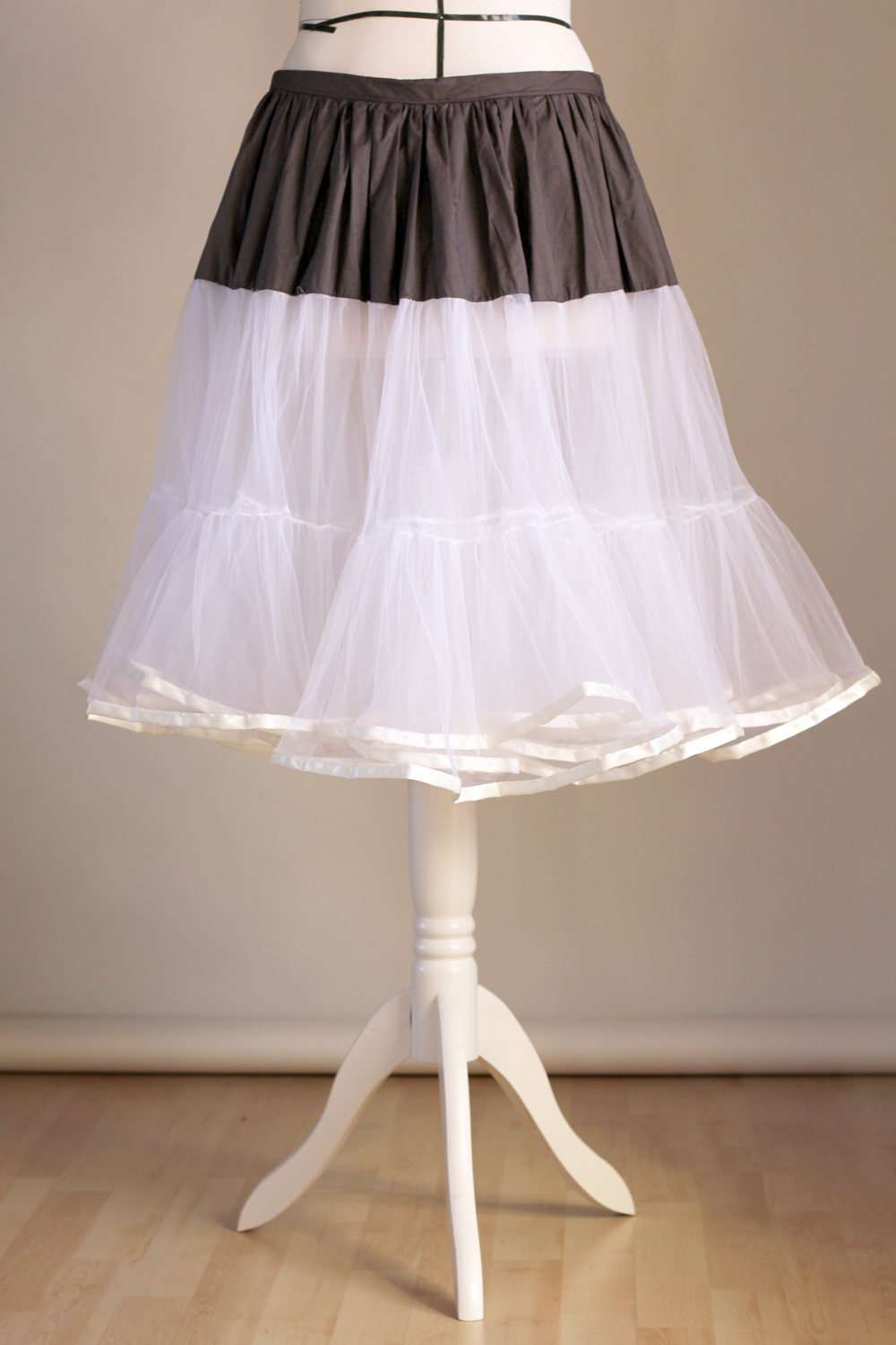 Petticoat tutorial by Thisblogisnotforyou.com