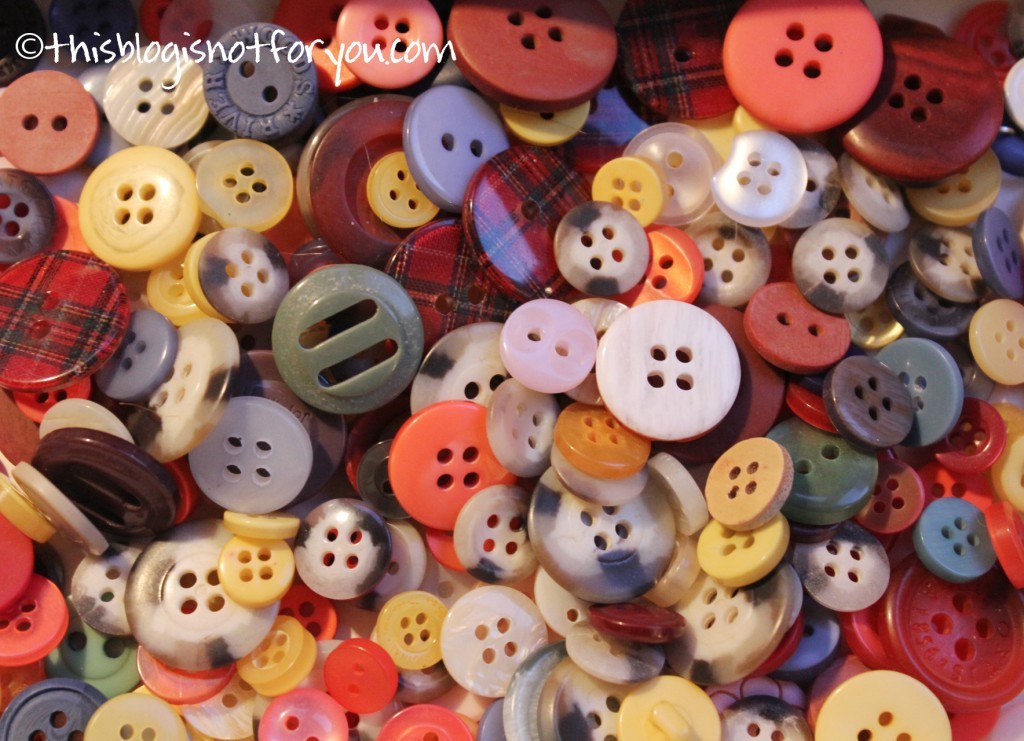 craft ideas with buttons by thisblogisnotforyou.com