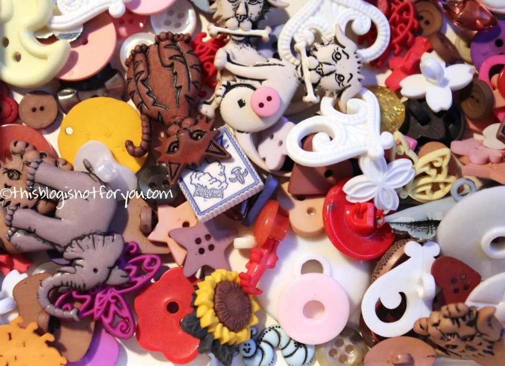 craft ideas with buttons by thisblogisnotforyou.com