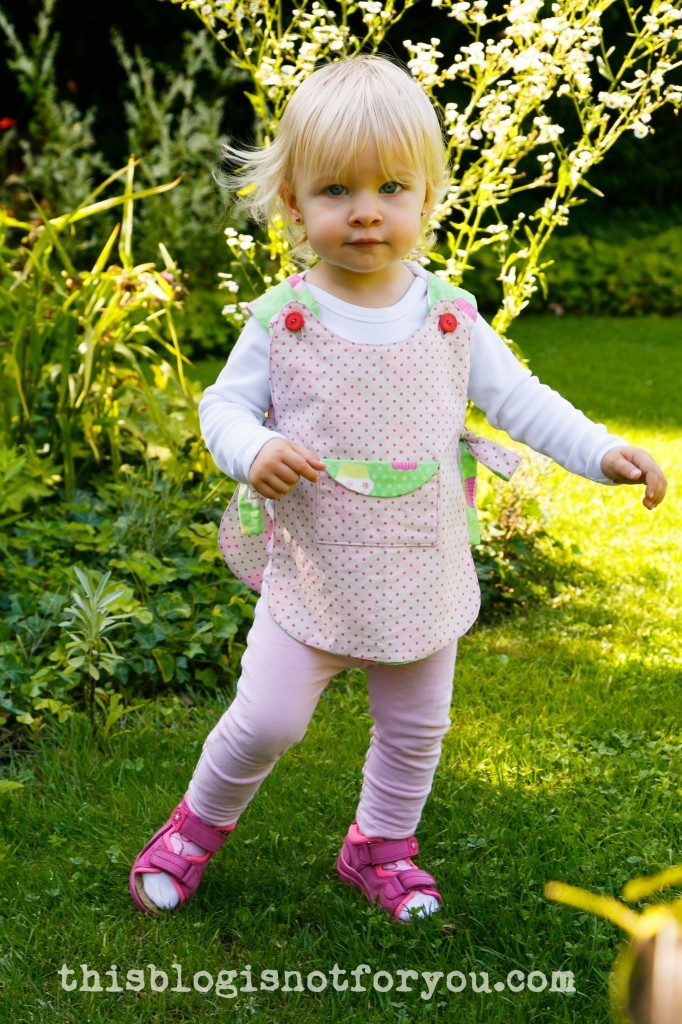 reversible pinafore cupcakes by thisblogisnotforyou.com
